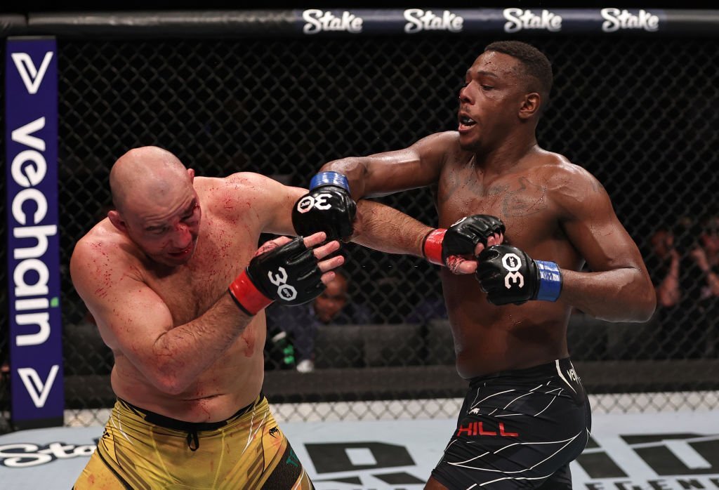 UFC 283: Jamahal Hill l&ecirc;n ng&ocirc;i v&ocirc; địch giữa cơn mưa đ&ograve;n kết liễu tại Brazil