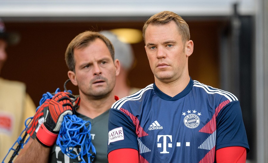 Bayern Munich sa thải HLV của thủ môn Neuer vì để lộ thông tin