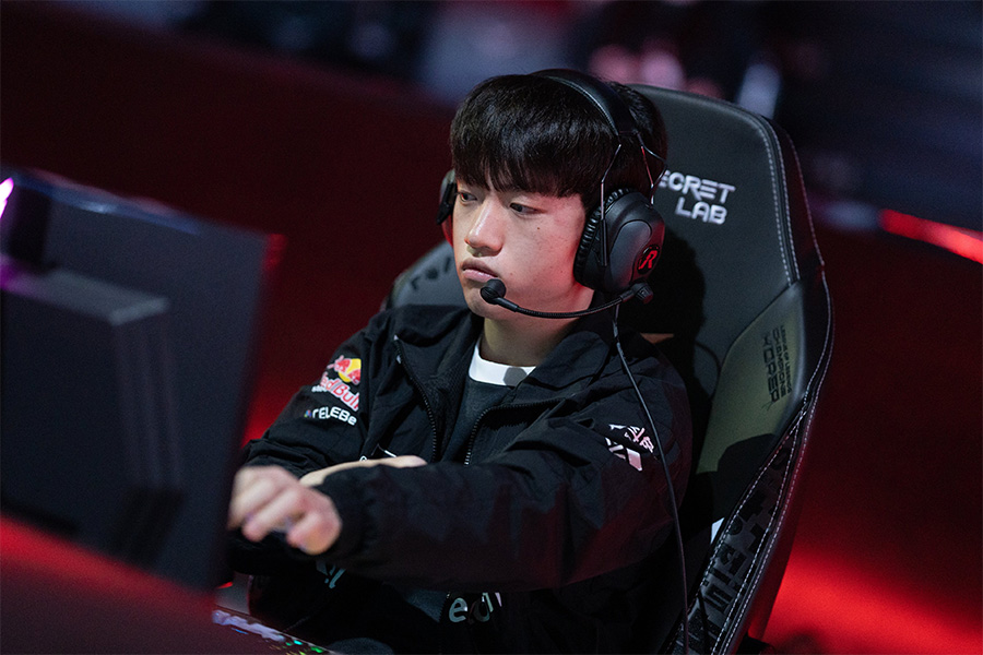 T1 Keria gây shock, Caitlyn hỗ trợ lần đầu tiên xuất hiện trong lịch sử LCK