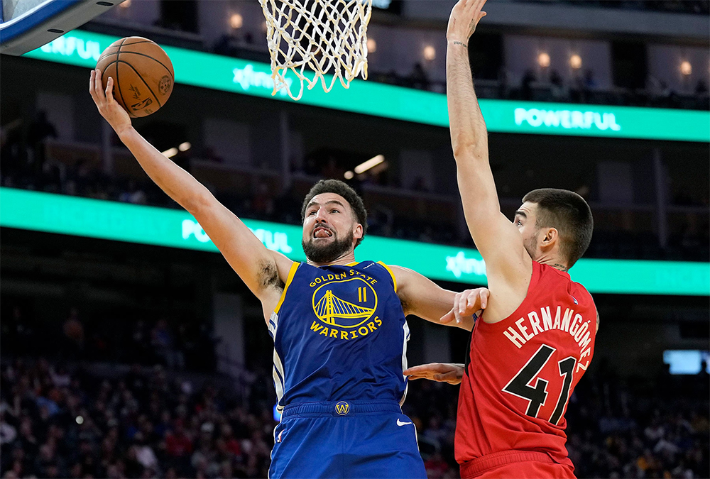 Stephen Curry cùng Klay Thompson nóng máy, Golden State Warriors “bắn hạ" Toronto Raptors