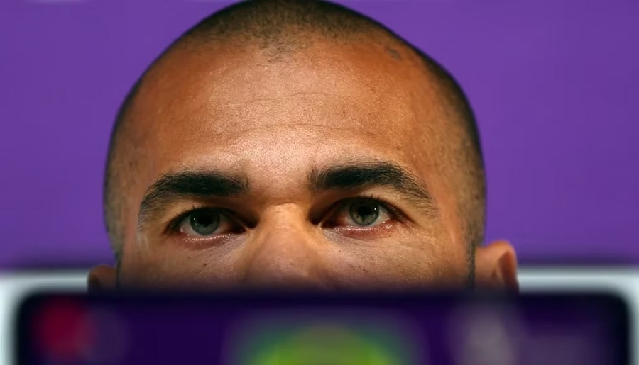 Cuộc sống trong tù của Dani Alves khiến các tù nhân tức giận
