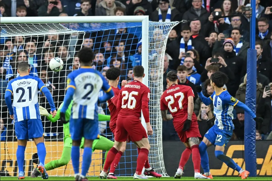 Đương kim vô địch Liverpool bị loại khỏi FA Cup ở phút bù giờ