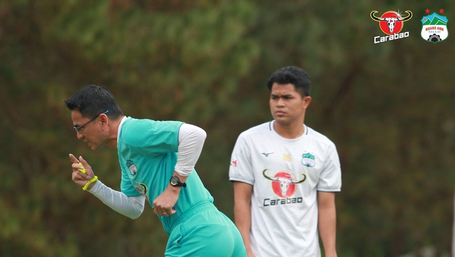 HAGL tức tốc gửi công văn trong đêm, lại “dọa” bỏ V.League 2023 vì thiếu tiền HAGL tức tốc gửi công văn trong đêm, lại “dọa” bỏ V.League 2023 vì thiếu tiền