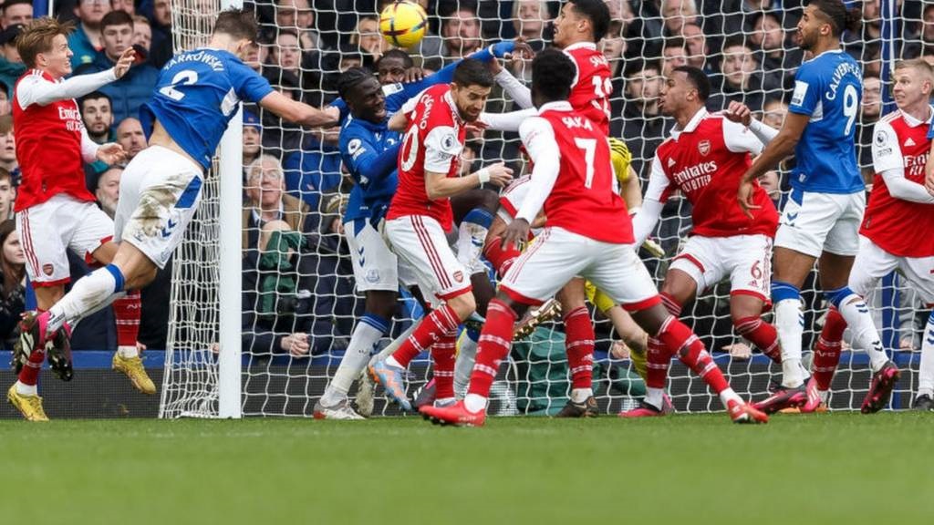 Arsenal thua đội xếp áp chót với “điềm báo” từ… Partey