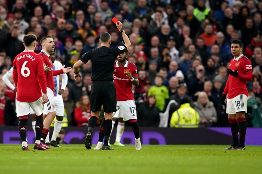 Casemiro sẽ bỏ lỡ những trận đấu nào với MU sau thẻ đỏ?