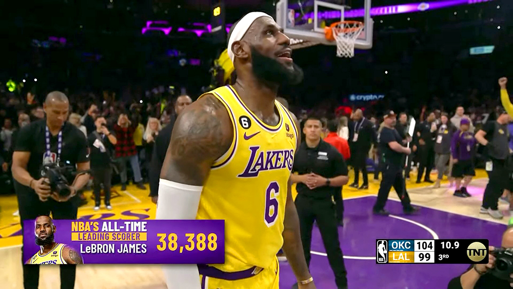 Chinh phục kỷ lục tồn tại qua 40 năm, LeBron James trở thành vua ghi điểm của NBA