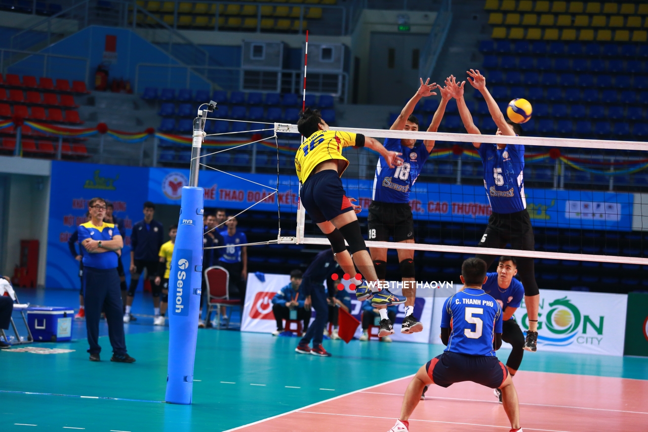 Theo ch&acirc;n đ&agrave;n anh, Sơn Huỳnh Tr&iacute; cập bến b&oacute;ng chuyền Ninh B&igrave;nh