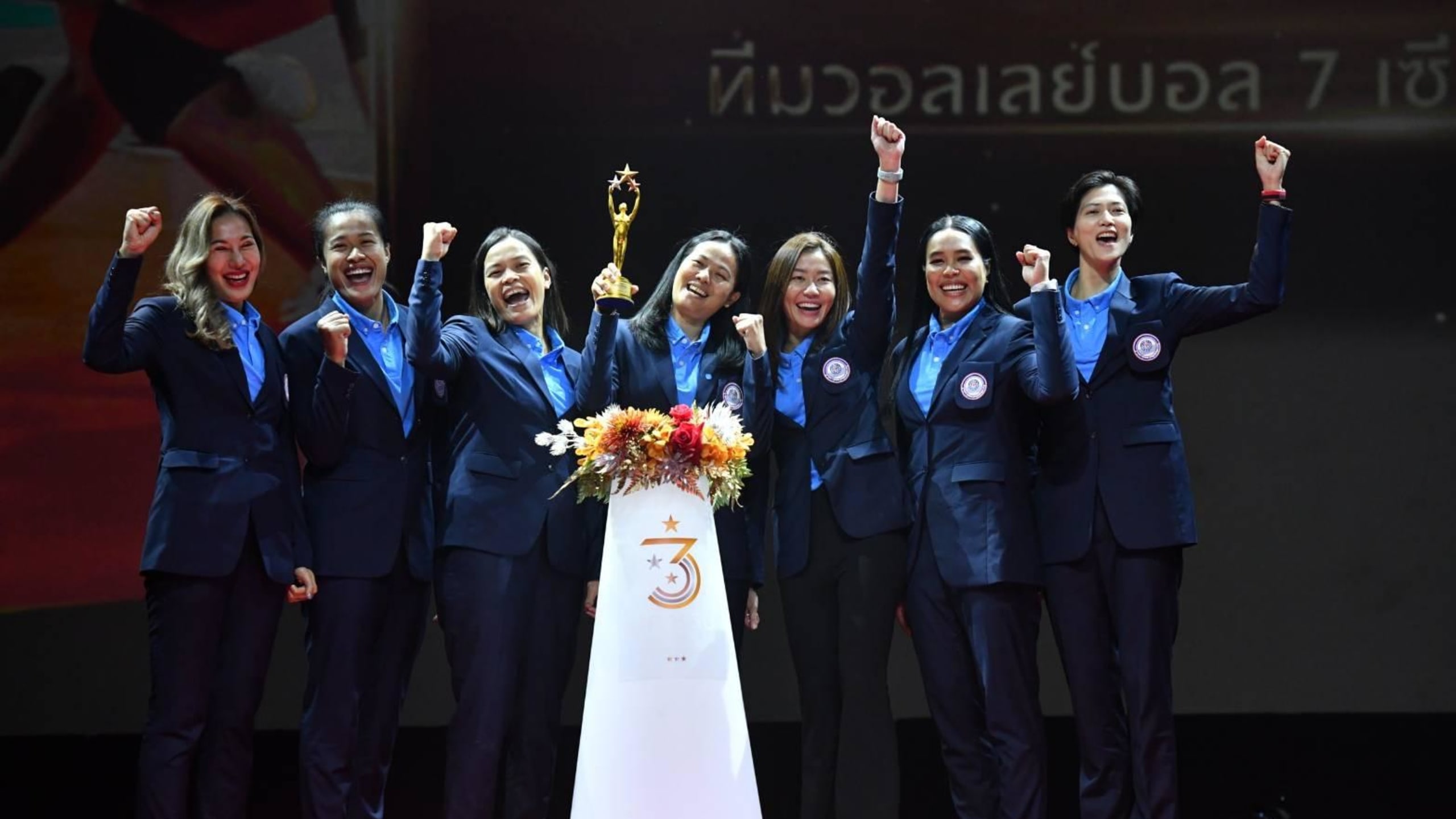 Bộ 7 huyền thoại bóng chuyền Thái Lan được vinh danh "Team of the Decade"