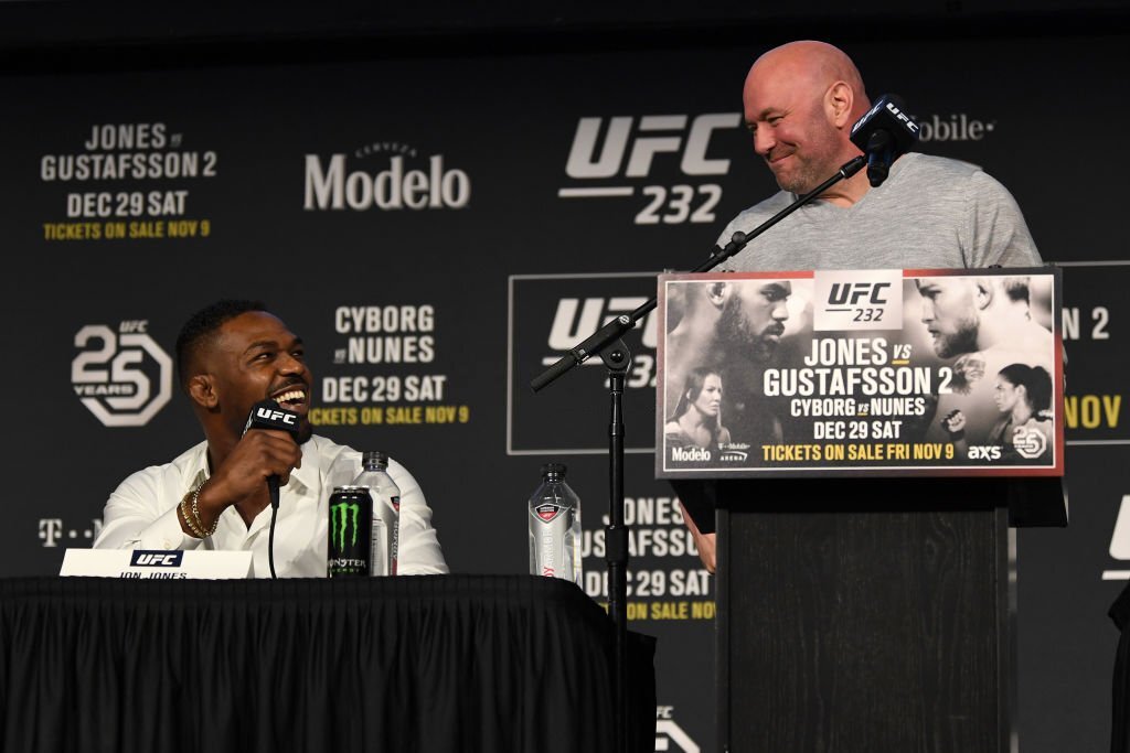 Jon Jones vẫn chưa hài lòng về thù lao mới được UFC chi trả