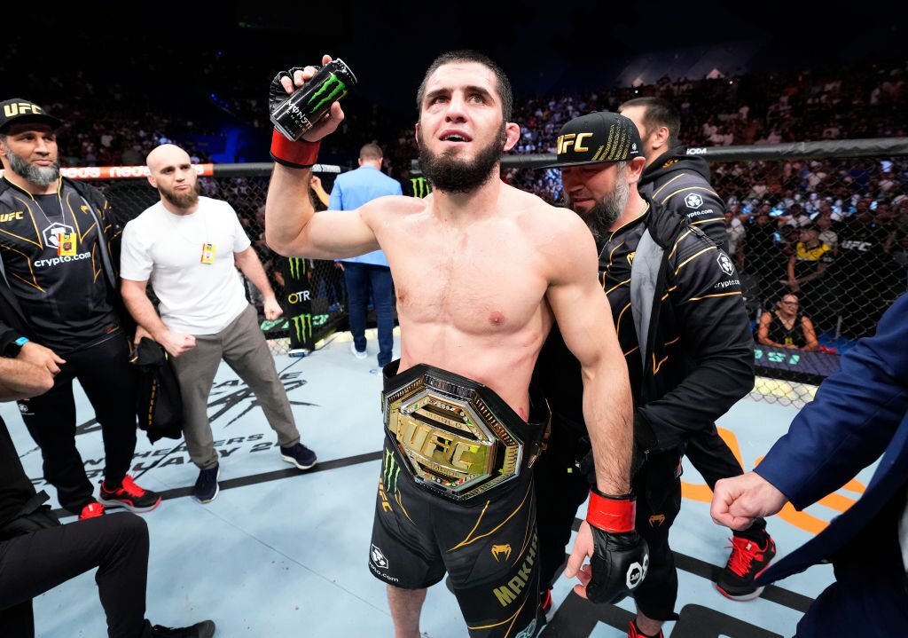 Islam Makhachev bị tố vi phạm luật cắt cân ở UFC 284 Islam Makhachev bị tố vi phạm luật cắt cân ở UFC 284