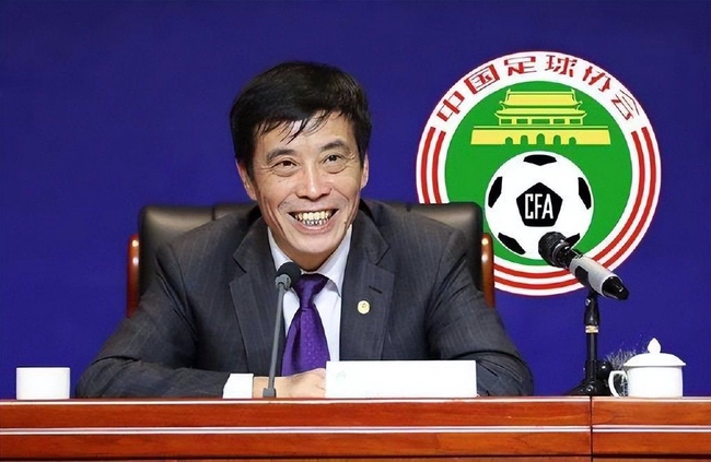 B&oacute;ng đ&aacute; Trung Qu&ocirc;́c r&uacute;ng đ&ocirc;̣ng: &ldquo;S&ecirc;́p lớn