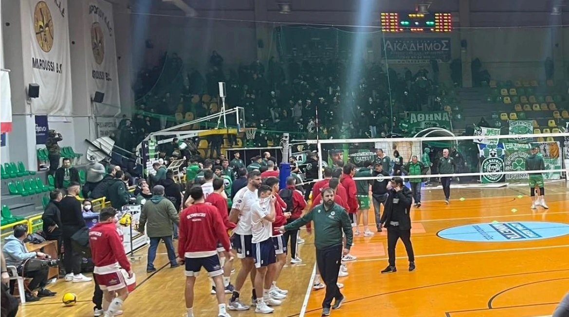 Bạo loạn, hơi cay và sự bất lực của cảnh sát trong trận derby bóng chuyền Hy Lạp