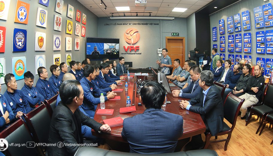 V.League 2023 nghỉ dài ngày, trọng tài Việt “chạy đua” với VAR
