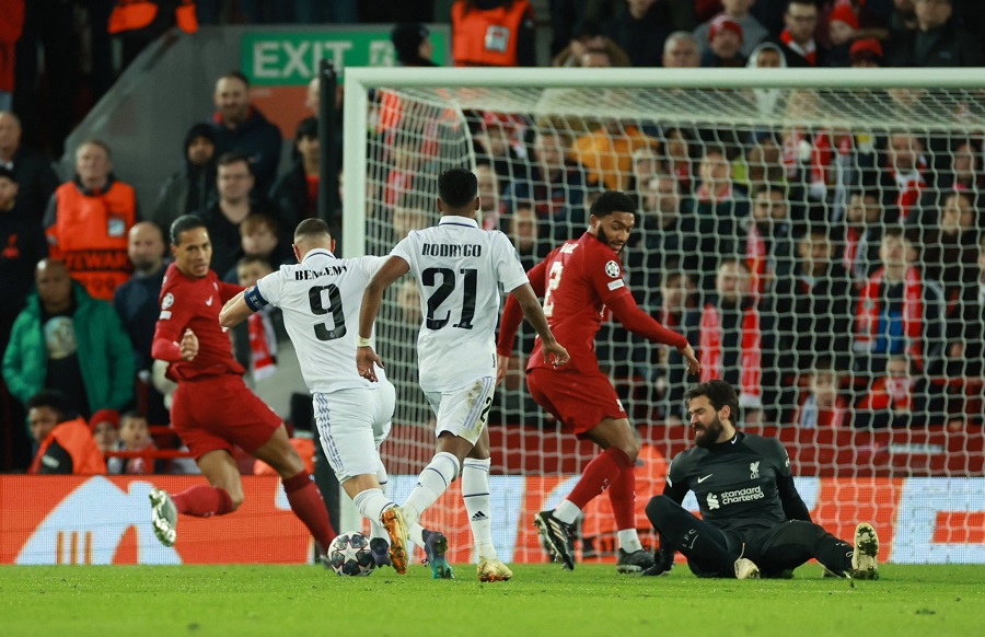 Alisson gia nhập danh sách kỳ lạ mắc sai lầm trước Real Madrid