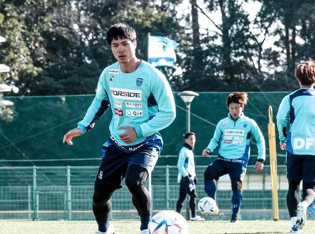 Công Phượng không được HLV Yokohama tin dùng, ngồi làm… khán giả