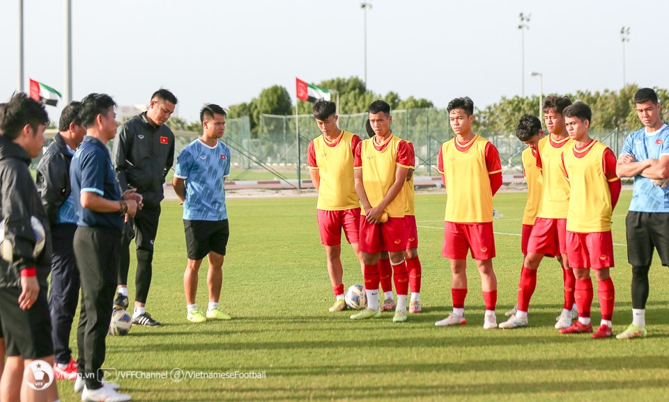 HLV Hoàng Anh Tuấn đau đầu loại 7 cầu thủ U20 Việt Nam