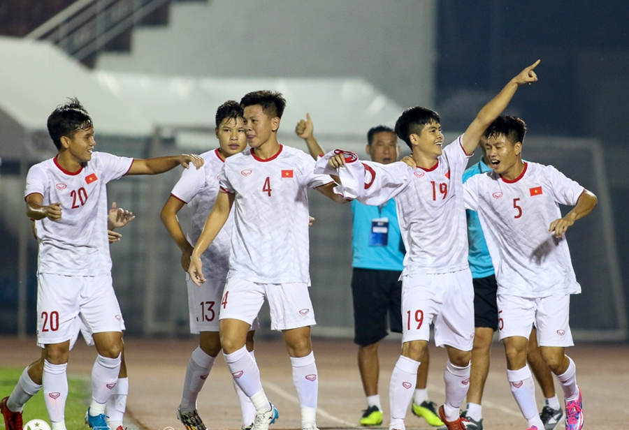 Từ danh sách U23 Việt Nam, HLV Troussier gặp khó hơn ông Park?