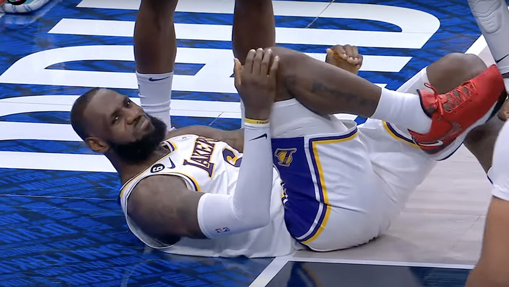 Quyết nén đau thi đấu để cùng đội bóng làm nên lịch sử, LeBron James trấn an CĐV Lakers