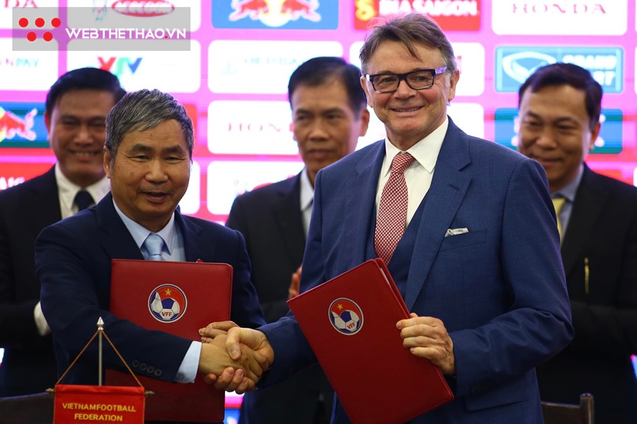 HLV Troussier: “Dự World Cup 2026 không nằm ngoài tầm với với Việt Nam”