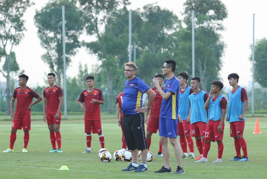 HLV Troussier gọi 41 c&acirc;̀u thủ U23 Vi&ecirc;̣t Nam dự SEA Games 32: Qu&acirc;n CAHN đ&ocirc;ng nh&acirc;́t, HAGL chỉ c&oacute; 2