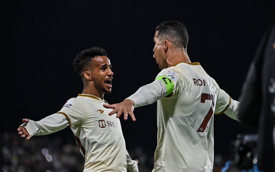 Ronaldo và Messi đứng đầu danh sách lập nhiều hat-trick nhất thế kỷ Ronaldo và Messi đứng đầu danh sách lập nhiều hat-trick nhất thế kỷ