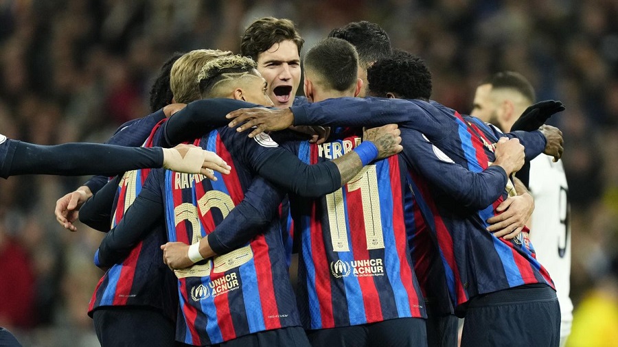 Barca thắng trận Si&ecirc;u kinh điển với tỷ lệ giữ b&oacute;ng thấp kỷ lục