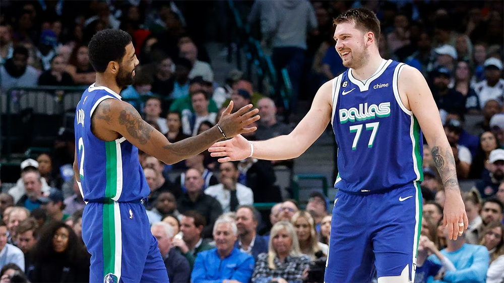 Song sát Kyrie Irving - Luka Doncic làm nên lịch sử, Dallas Mavericks hạ gục Philadelphia Song sát Kyrie Irving - Luka Doncic làm nên lịch sử, Dallas Mavericks hạ gục Philadelphia