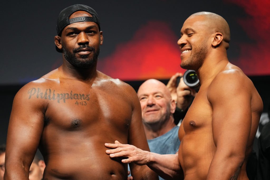 Jon Jones và Ciryl Gane bị nghi ngờ gặp chấn thương trước UFC 285