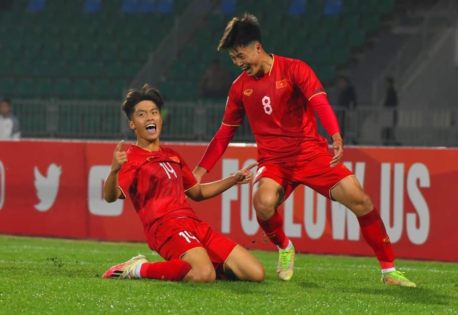 Văn Trường trả lời hóm hỉnh siêu phẩm đánh đầu ngược vào lưới U20 Qatar