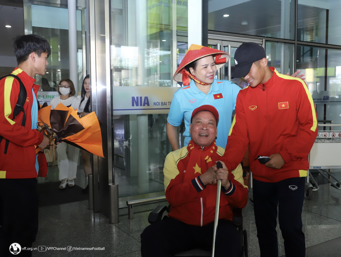 U20 Việt Nam về nước trong sự chào đón của NHM U20 Việt Nam về nước trong sự chào đón của NHM