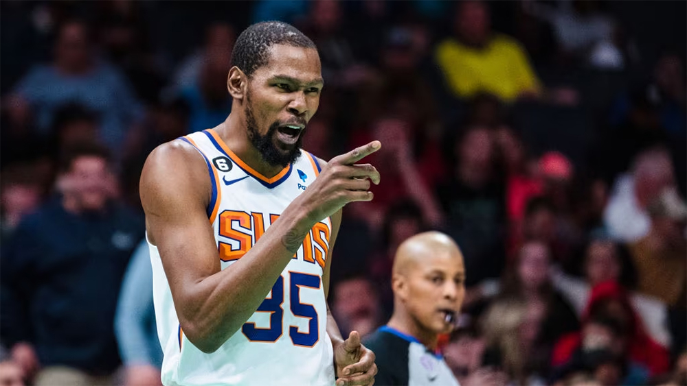 Kevin Durant chấn thuơng khi... khởi động, mất 2-3 tuần quý giá với Phoenix Suns