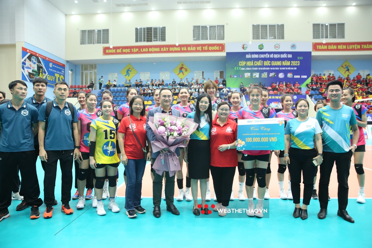 Chưa thi đấu Hóa chất Đức Giang đã được nhận thưởng nóng