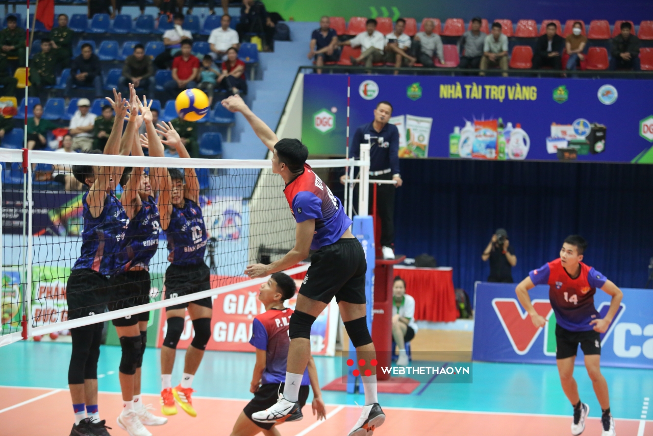 B&oacute;ng chuyền Thể C&ocirc;ng mở m&agrave;n thuận lợi với chiến thắng 3-0 trước B&igrave;nh Dương