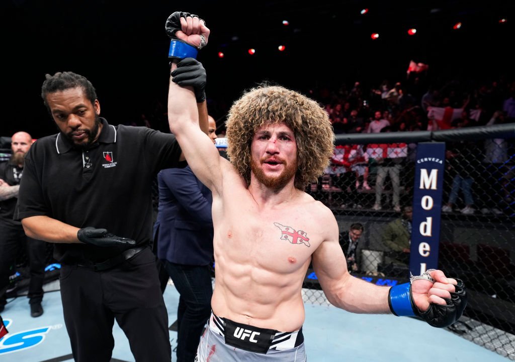 Highlight UFC: Merab Dvalishvili nghiền nát Petr Yan bằng cơn mưa đòn vật