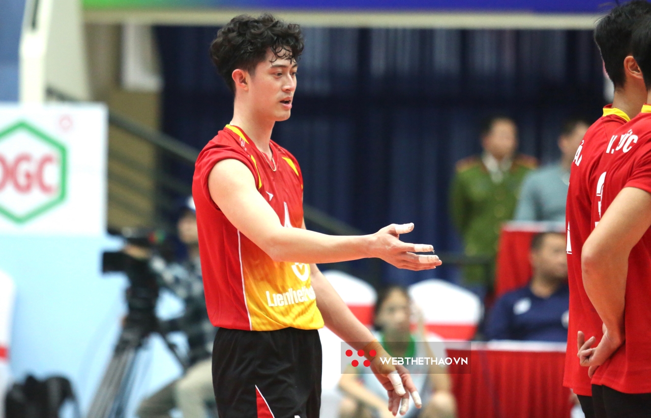 Lo lắng cho chấn thương của hot boy bóng chuyền Quản Trọng Nghĩa Lo lắng cho chấn thương của hot boy bóng chuyền Quản Trọng Nghĩa