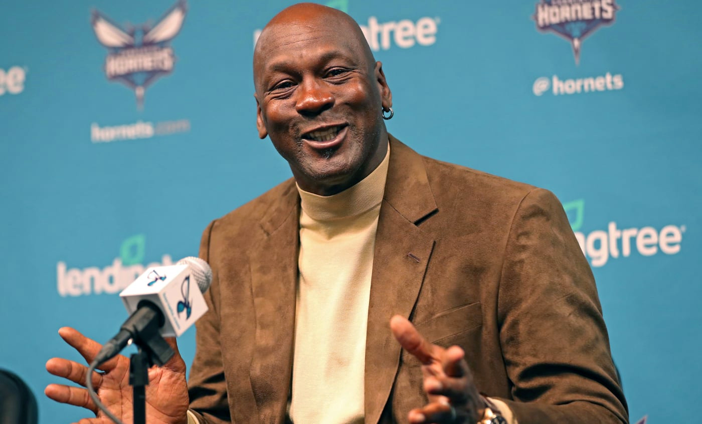 Huyền thoại bóng rổ Michael Jordan bất ngờ rao bán CLB NBA Charlotte Hornets