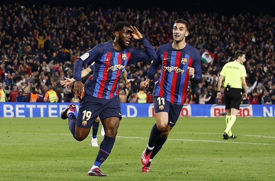 Kessie định đoạt trận Siêu kinh điển cho Barca giống như Messi Kessie định đoạt trận Siêu kinh điển cho Barca giống như Messi