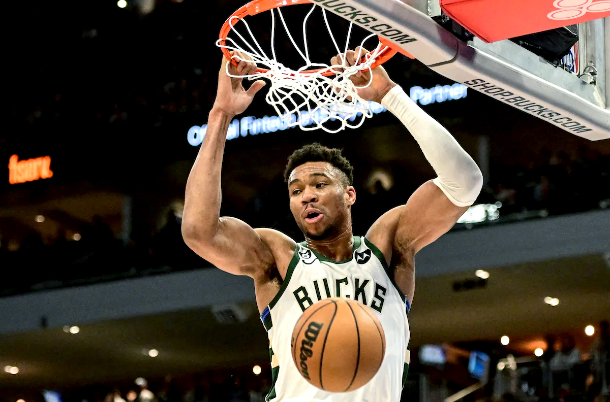 Triple-double hoàn hảo đưa Giannis Antetokounmpo vào lịch sử NBA và Milwaukee Bucks Triple-double hoàn hảo đưa Giannis Antetokounmpo vào lịch sử NBA và Milwaukee Bucks