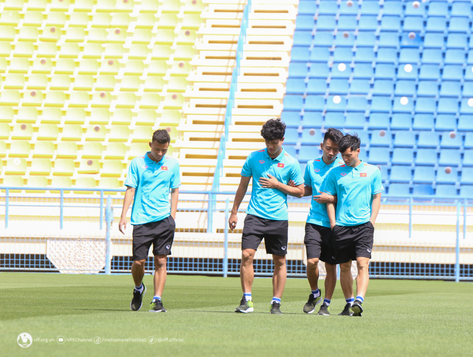 U23 Việt Nam làm quen sân đấu U23 Iraq bằng... hơi thở