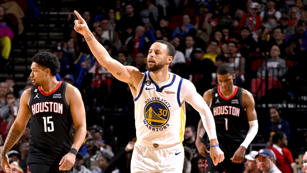 Stephen Curry lên tiếng đúng lúc, Golden State ngắt mạch 11 trận sân khách toàn thua