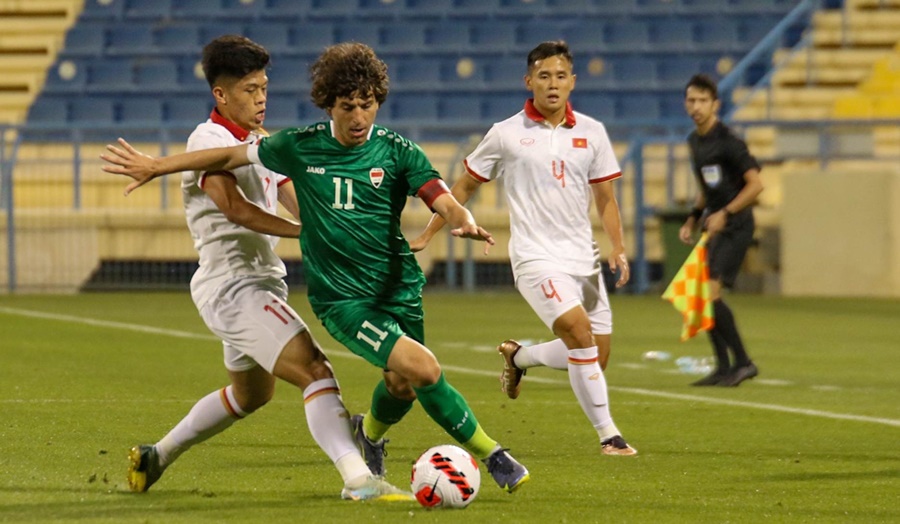 Nhận 2 thẻ đỏ, U23 Việt Nam thảm bại trước U23 Iraq, HLV Troussier ra mắt buồn