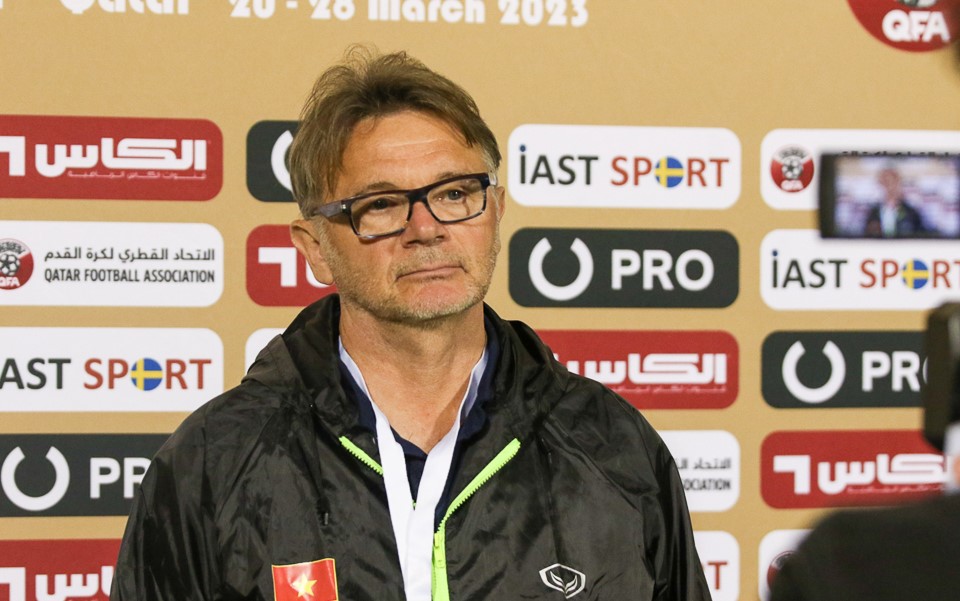 Thua "lấm lưng trắng bụng" U23 Iraq, HLV Troussier nhắc đến sự tệ hại đầy bất ngờ