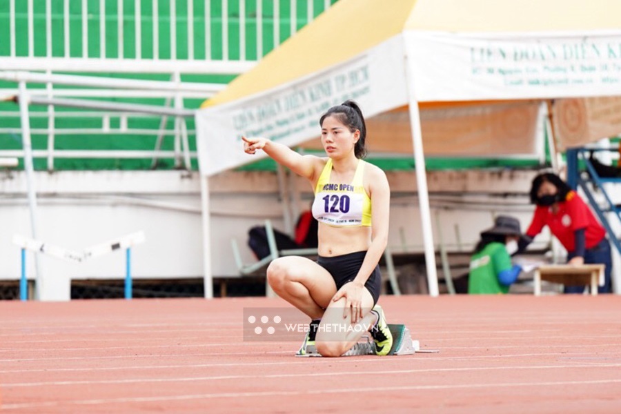 Ngọn đuốc SEA Games 32 đến Việt Nam, Nguyễn Thị Huyền rước đuốc