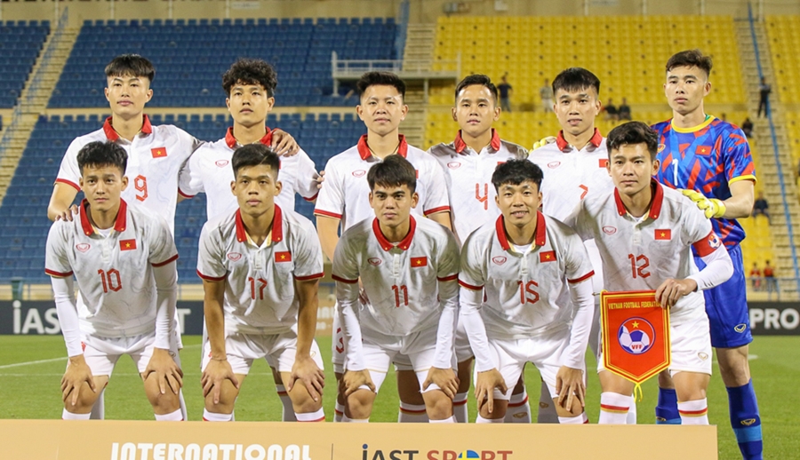 CĐV Việt Nam lo lắng cho "giấc mơ World Cup" của HLV Philippe Troussier