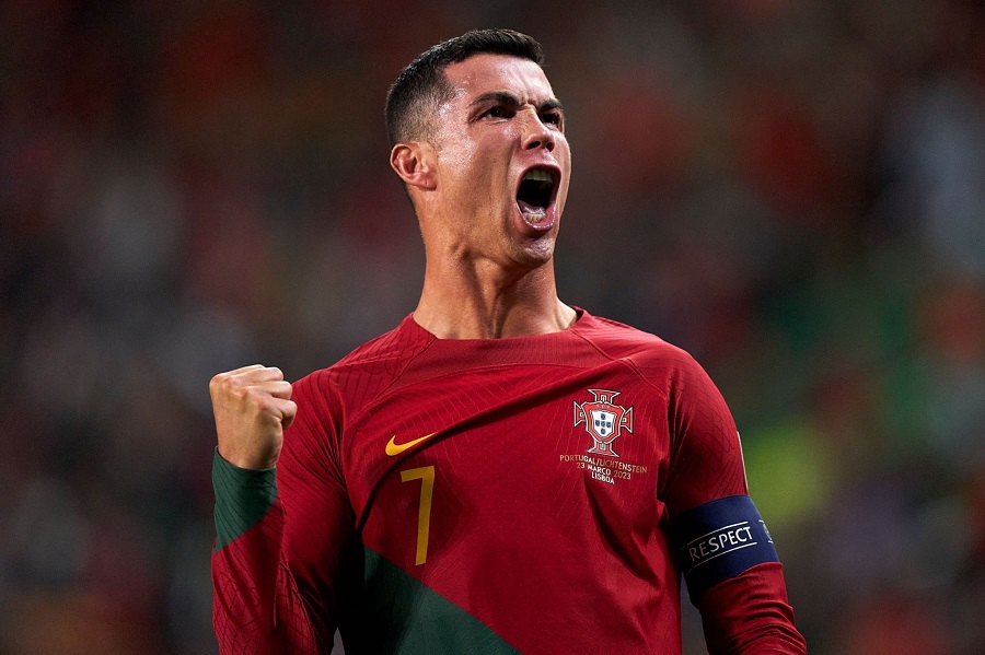 Ronaldo áp sát Messi với thành tích sút phạt “chưa từng thấy” Ronaldo áp sát Messi với thành tích sút phạt “chưa từng thấy”