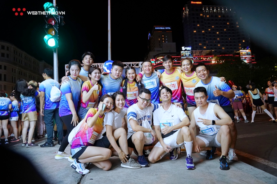 Những khoảnh khắc ấn tượng của giải chạy xuyên màn đêm District 1 Midnight Run 2023