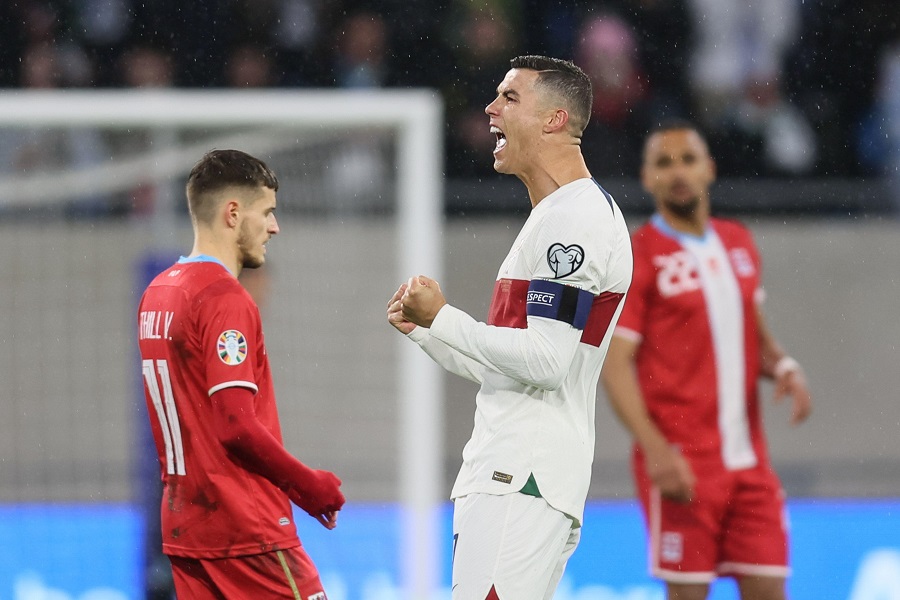 Ronaldo lập cú đúp thứ hai cho Bồ Đào Nha trong vòng 3 ngày Ronaldo lập cú đúp thứ hai cho Bồ Đào Nha trong vòng 3 ngày