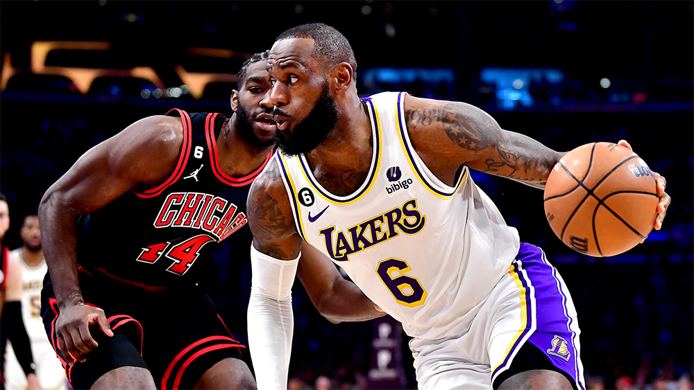Đón LeBron trở lại, Los Angeles Lakers vẫn nhận thất bại muối mặt ngay trên sân nhà