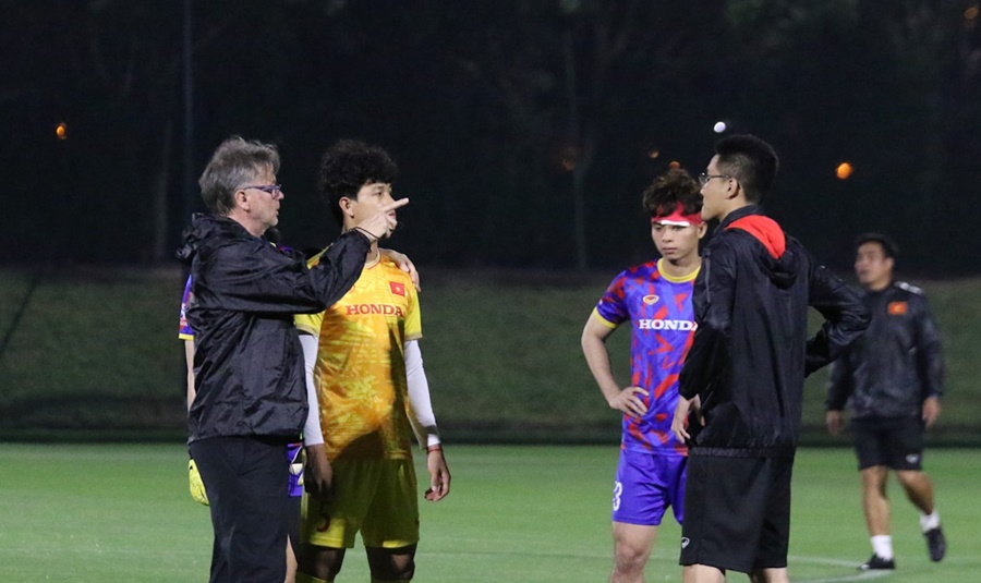 HLV Troussier khắc phục sai số của U23 Việt Nam trước trận tranh hạng 9 U23 Doha Cup