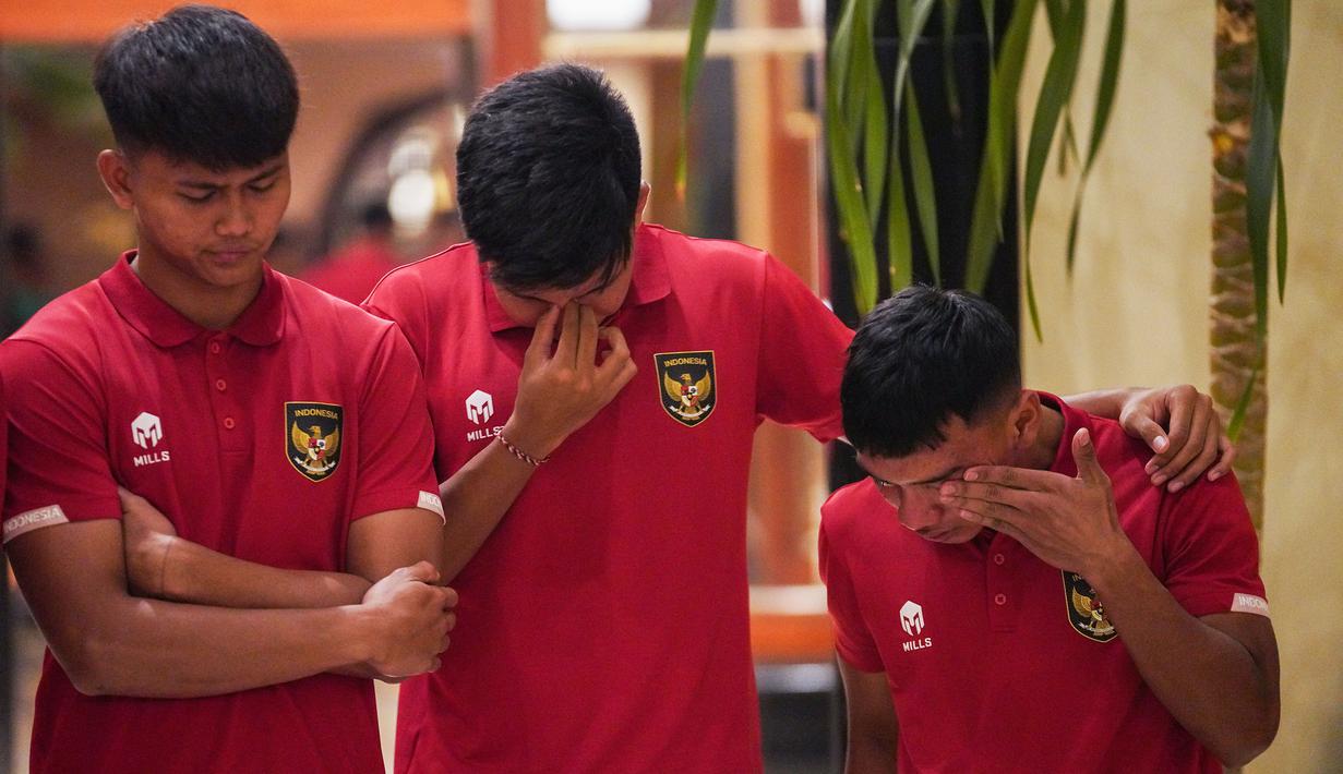 Cầu thủ U20 Indonesia khóc nức nở khi bị loại ở U20 World Cup 2023
